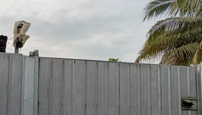 Diduga Dibekingi Oknum TNI, Pabrik Arak Skala Besar di Kayu Besi Tetap Beroperasi Meski Disorot Publik  ‎